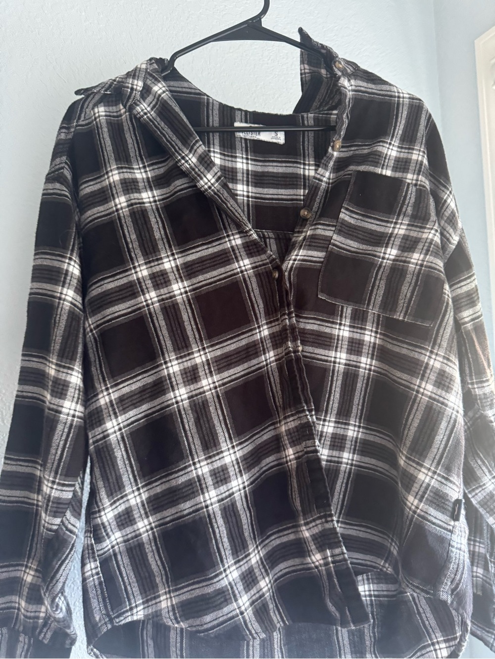 Black & White Plaid Button-Up Hollister size small
